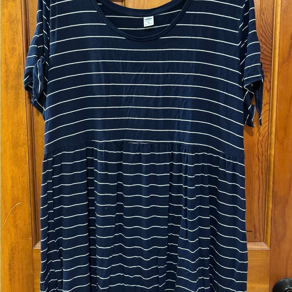 Old Navy Blue and White Boxy T-Shirt